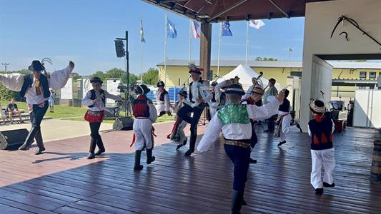 Kultura & folklor * Marek Hanák vítěz své kategorie na Národní přehlídce tanečníků verbuňku - Kunovské léto 2025