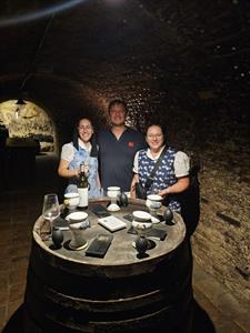 Víno & Vinařství * Do Habánského sklepa Vinařství Lacina zavítali Habáni z Kanady