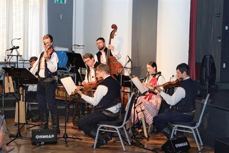 Kultura & folklor * VUS Ondráš; pásmo Z kraje do kraje ve velkopavlovické sokolovně