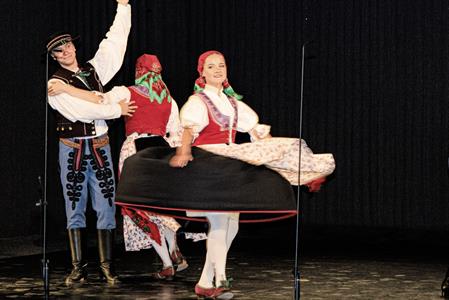Kultura & folklor * VUS Ondráš; pásmo Z kraje do kraje ve velkopavlovické sokolovně