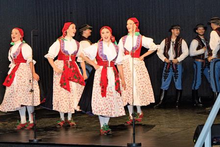 Kultura & folklor * VUS Ondráš; pásmo Z kraje do kraje ve velkopavlovické sokolovně