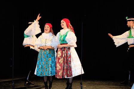 Kultura & folklor * VUS Ondráš; pásmo Z kraje do kraje ve velkopavlovické sokolovně
