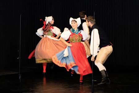 Kultura & folklor * VUS Ondráš; pásmo Z kraje do kraje ve velkopavlovické sokolovně