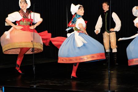 Kultura & folklor * VUS Ondráš; pásmo Z kraje do kraje ve velkopavlovické sokolovně
