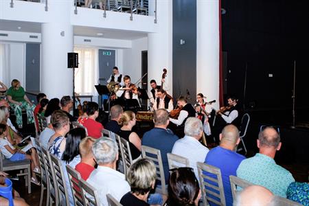 Kultura & folklor * VUS Ondráš; pásmo Z kraje do kraje ve velkopavlovické sokolovně