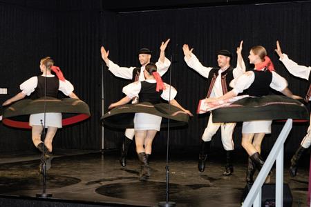 Kultura & folklor * VUS Ondráš; pásmo Z kraje do kraje ve velkopavlovické sokolovně
