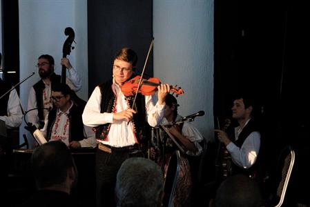 Kultura & folklor * VUS Ondráš; pásmo Z kraje do kraje ve velkopavlovické sokolovně