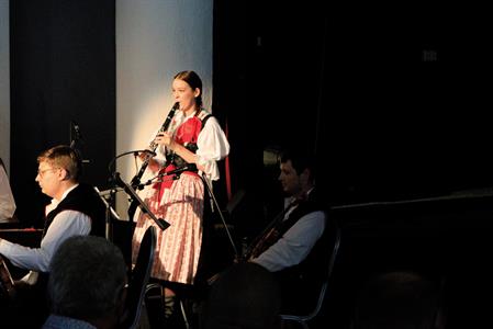 Kultura & folklor * VUS Ondráš; pásmo Z kraje do kraje ve velkopavlovické sokolovně