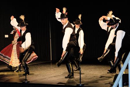Kultura & folklor * VUS Ondráš; pásmo Z kraje do kraje ve velkopavlovické sokolovně