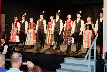 Kultura & folklor * VUS Ondráš; pásmo Z kraje do kraje ve velkopavlovické sokolovně