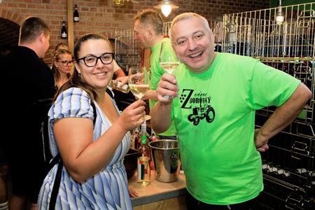 Víno z Velkých Pavlovic, z.s. * NOČNÍ OTEVŘENÉ SKLEPY aneb VÍNO V ORANŽOVÉM 2025