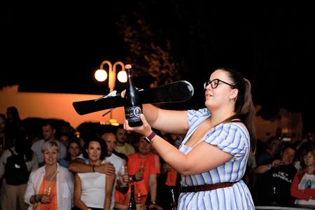 Víno z Velkých Pavlovic, z.s. * NOČNÍ OTEVŘENÉ SKLEPY aneb VÍNO V ORANŽOVÉM 2025