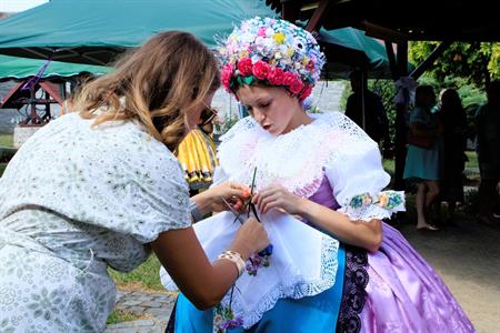 Kultura & folklor * HODY 2025 - Hodovní neděle 17. srpna 2025 - U první stárky Kláry Zborovské