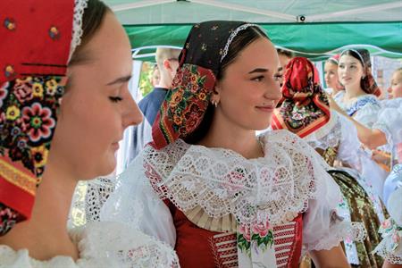 Kultura & folklor * HODY 2025 - Hodovní neděle 17. srpna 2025 - U první stárky Kláry Zborovské