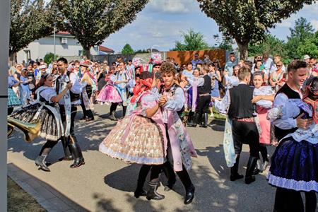 Kultura & folklor * HODY 2025 - Hodovní neděle 17. srpna 2025 - U první stárky Kláry Zborovské