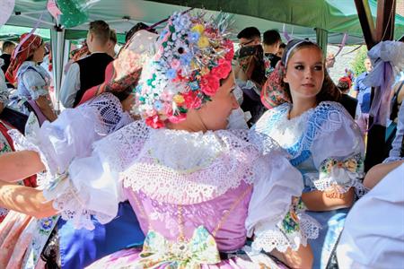 Kultura & folklor * HODY 2025 - Hodovní neděle 17. srpna 2025 - U první stárky Kláry Zborovské
