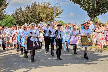 Kultura & folklor * HODY 2025 - Hodovní neděle 17. srpna 2025 - U první stárky Kláry Zborovské