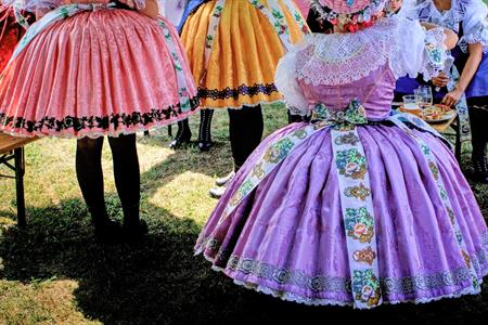 Kultura & folklor * HODY 2025 - Krása dívčího velkopavlovického kroje