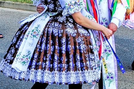 Kultura & folklor * HODY 2025 - Krása dívčího velkopavlovického kroje