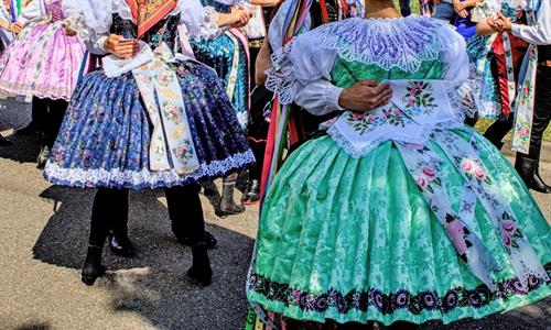 Kultura & folklor * HODY 2025 - Krása dívčího velkopavlovického kroje