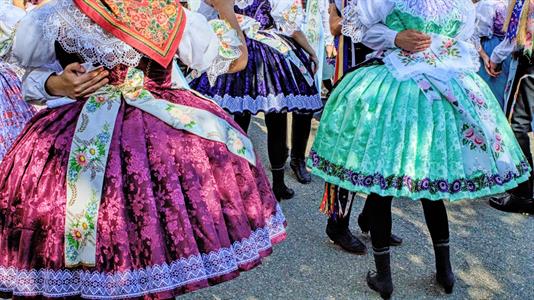 Kultura & folklor * HODY 2025 - Krása dívčího velkopavlovického kroje