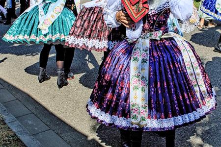 Kultura & folklor * HODY 2025 - Krása dívčího velkopavlovického kroje