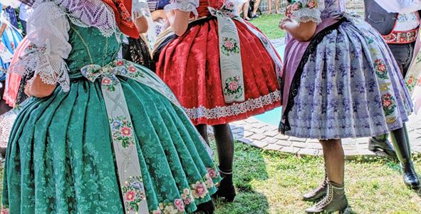 Kultura & folklor * HODY 2025 - Krása dívčího velkopavlovického kroje