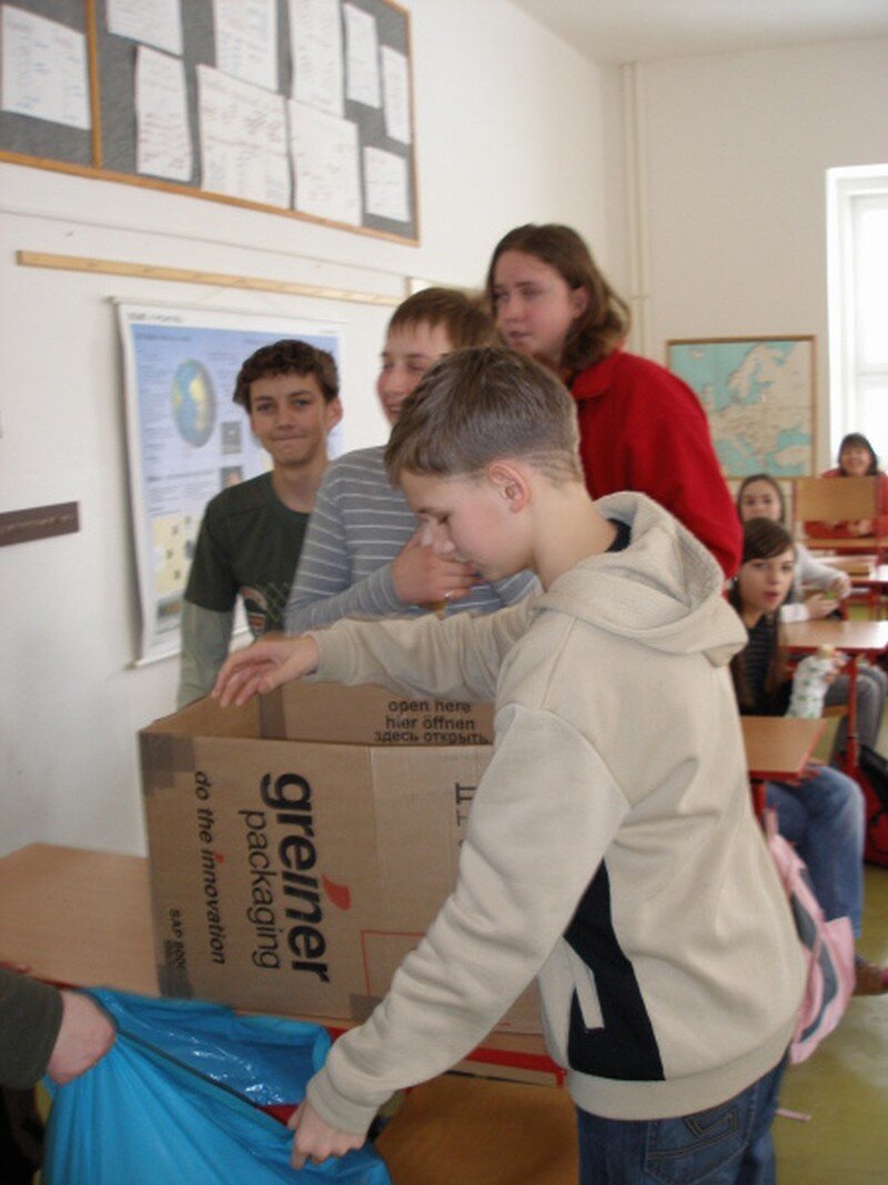 Sbírka školních potřeb pro děti z Kosova