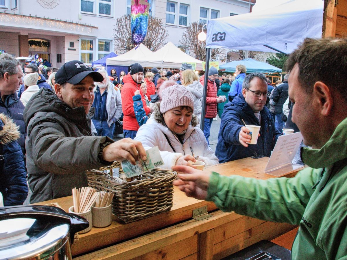 Vánoční jarmark u radnice 2025