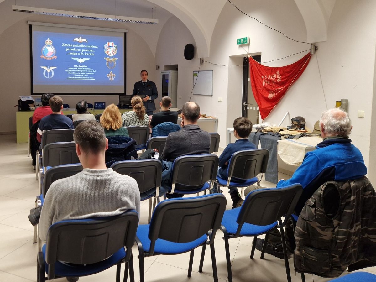 Od hrdinů k nepřátelům režimu – osudy pilotů RAF