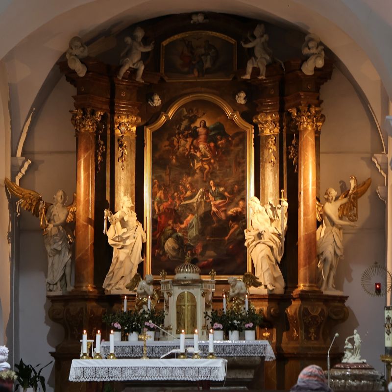 Světlo jako most k duchovnu: Velkopavlovický oltář vystupuje ze stínu