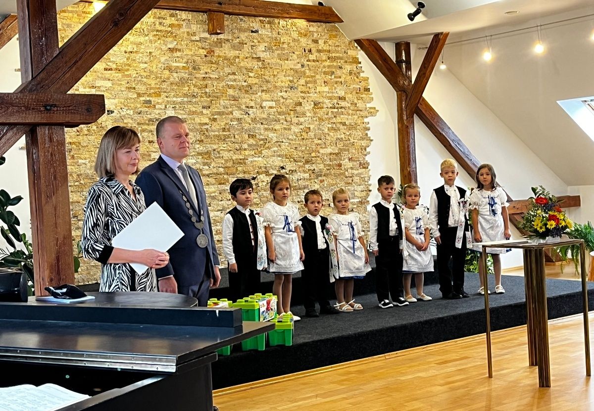 Vítání občánků. Prastarý něžný rituál, o kterém psali už i bratři Mrštíkové