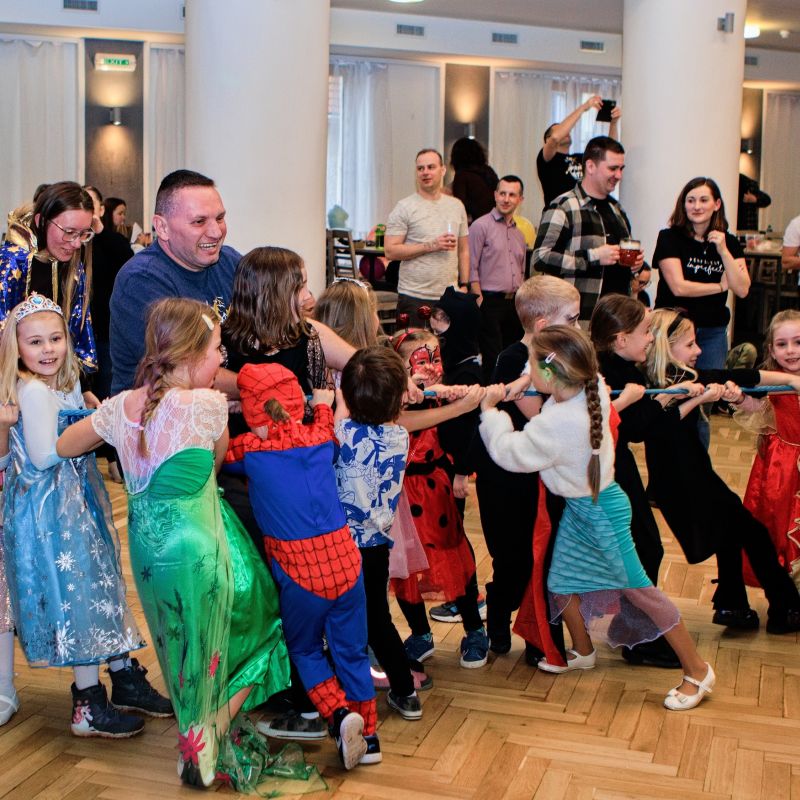 Hasičské maškarní odpoledne přineslo zábavu, hry i napínavý souboj