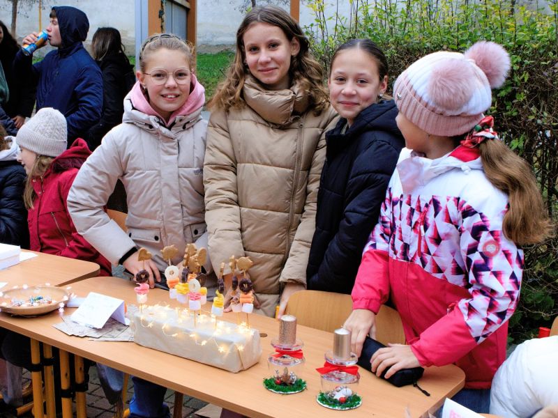 VÁNOČNÍ JARMARK studentů velkopavlovického gymnázia