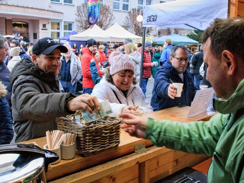 VÁNOČNÍ JARMARK U RADNICE roku 2026